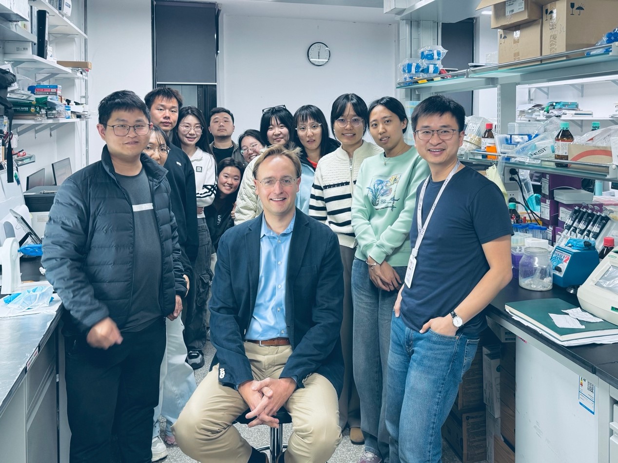 Aug 2024｜New four years' lab photo